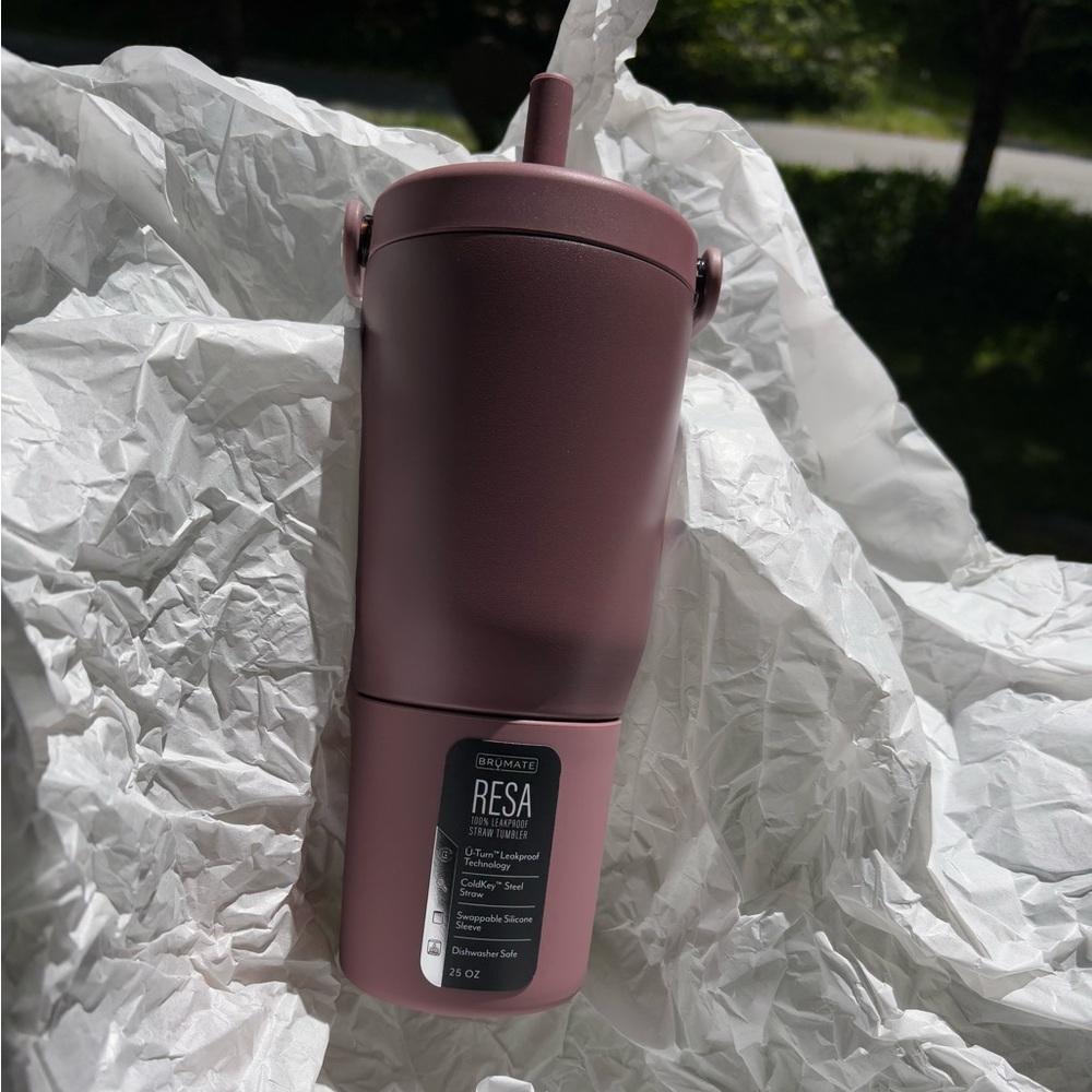BRAND NEW 25oz Resa - Rose Taupe by Brumate